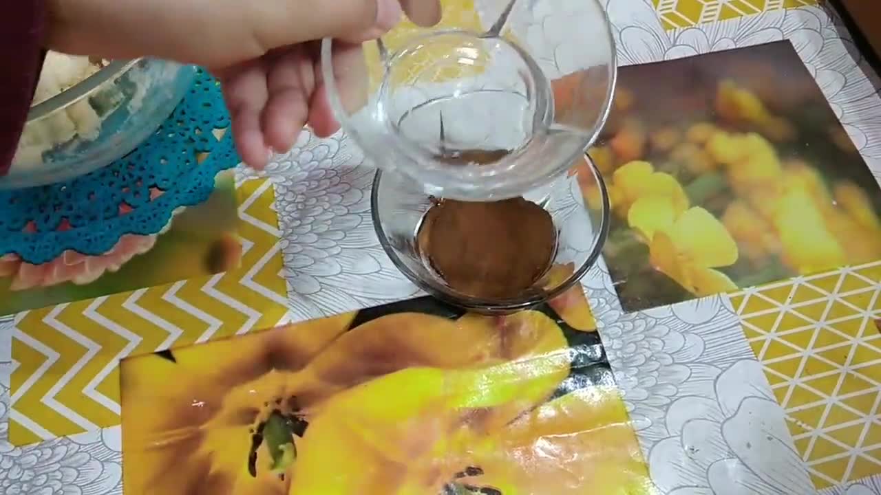 صورة لخطوة 8 من وصفة كوكيز بالنيسكافيه بدون بيض لذيذة سهلة وسريعة التحضير في 5 دقائق