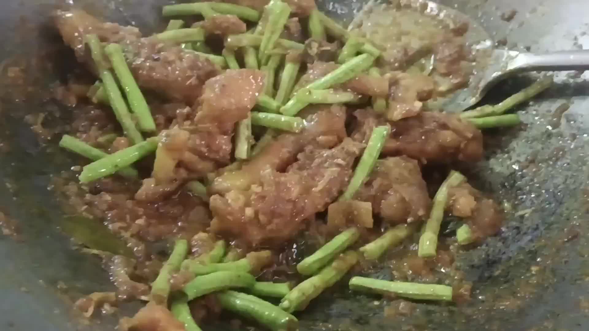 Gambar langkah 3 resipi 4:1:24 - Phad phed ayam.