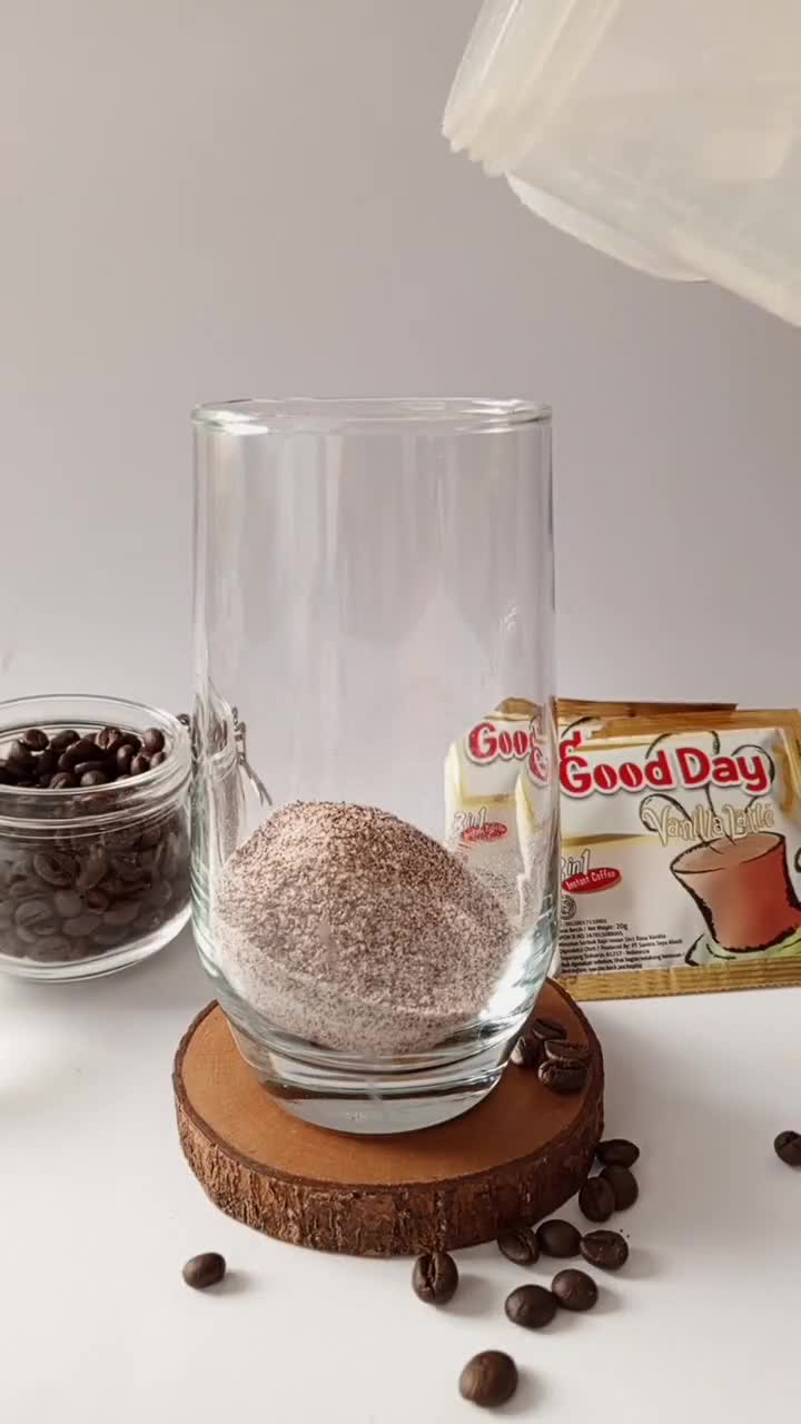 Foto langkah ke 2 dari resep Iced Vanilla Latte.