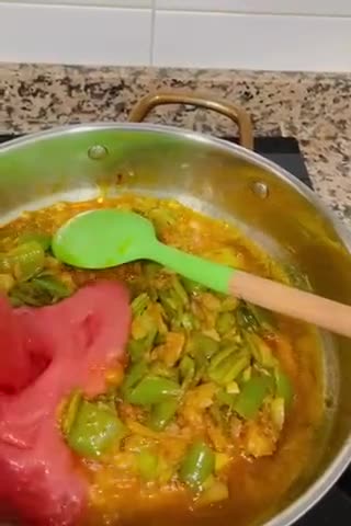 Foto del paso 4 de la receta: Sopa de tomate de mi abuela 👵🏻 🍅 🥖 🌿