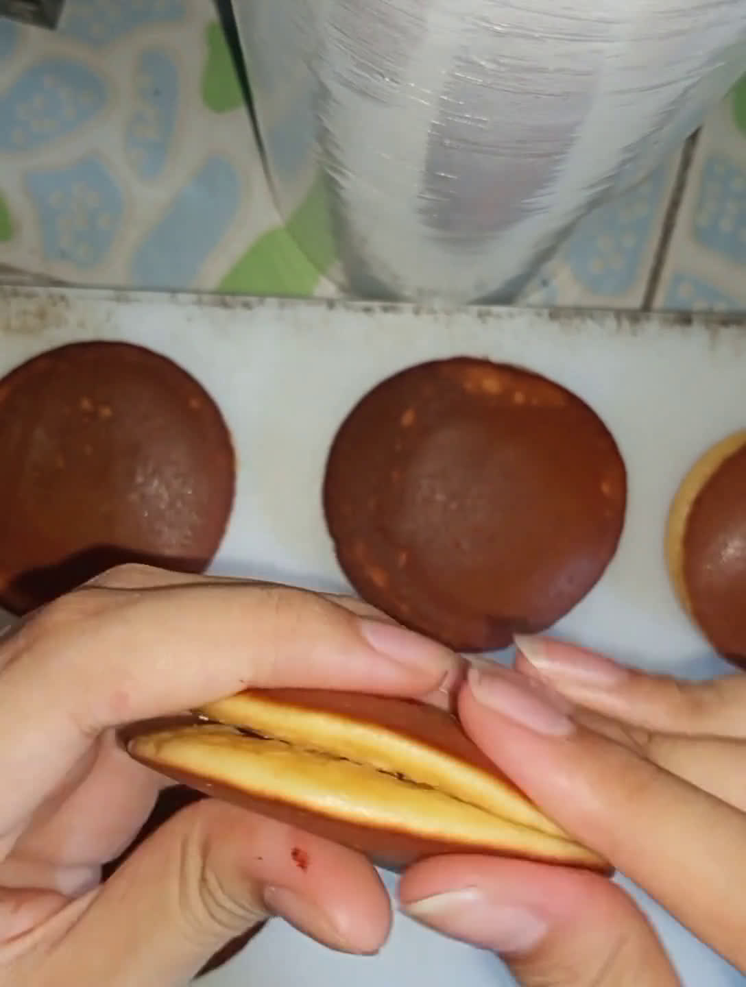 Hình bước làm 7 của món Bánh doremon nhân socola