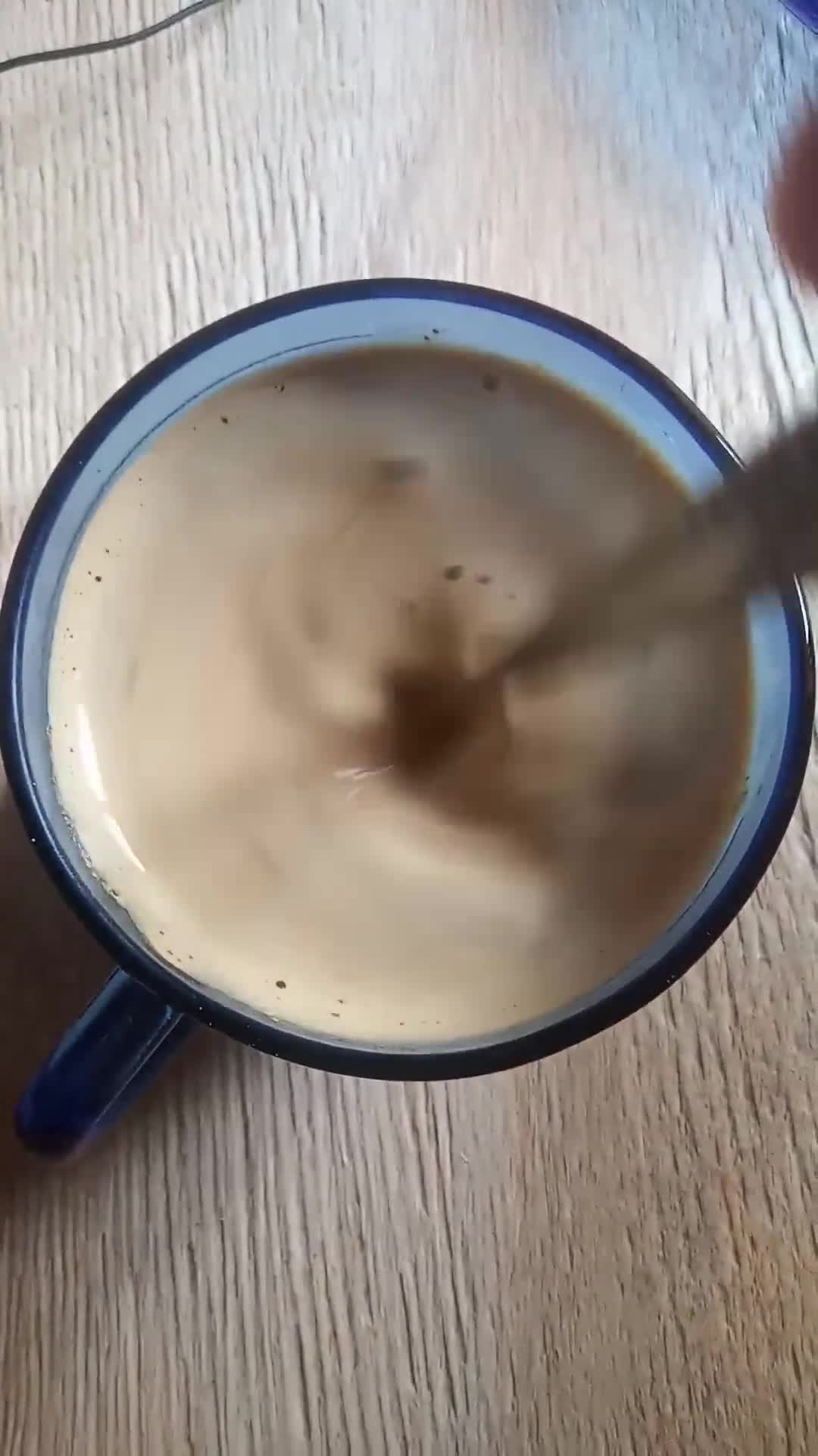 Foto langkah ke 2 dari resep Hot Cappuccino With Cinnamon.
