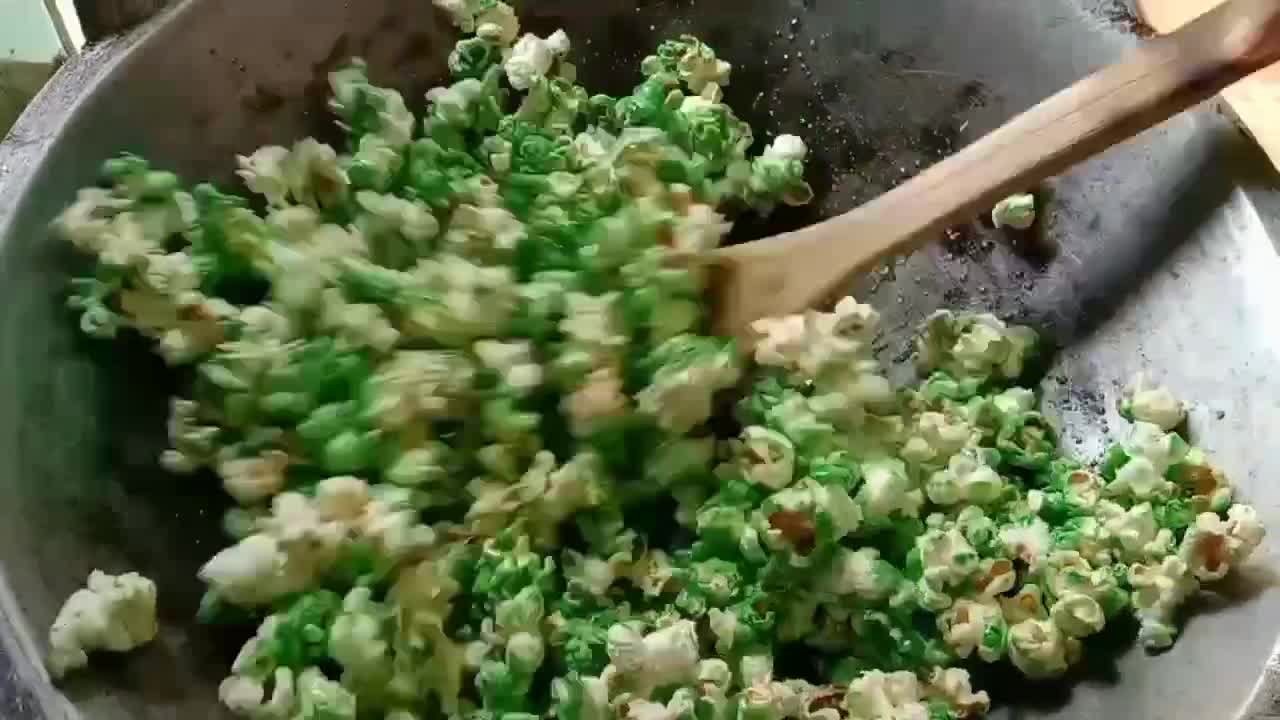 Foto langkah ke 3 dari resep Popcorn Pandan.