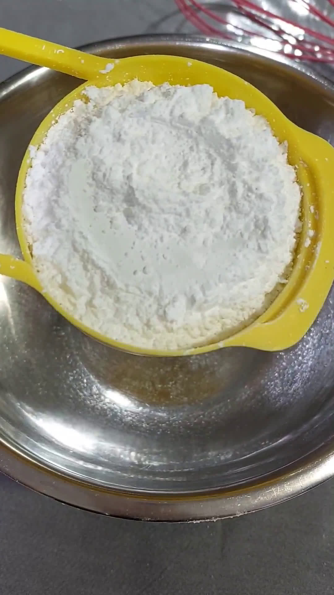 Foto del paso 1 de la receta: Glaseado dulce para decorar galletas