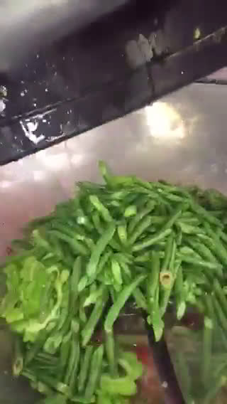 Foto langkah ke 3 dari resep Tumis pare kacang panjang.