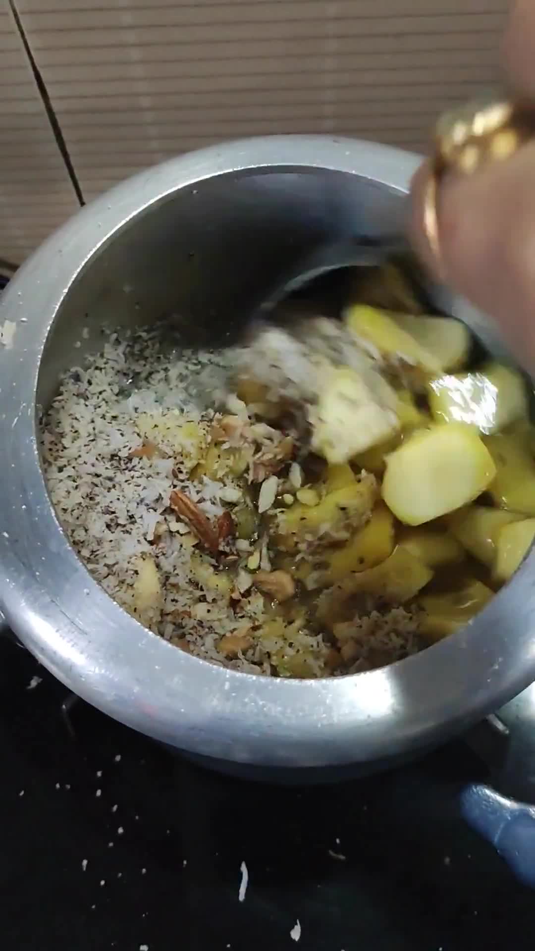 ङ्राईफ्रूटस स्वीट पोटैटो (Dryfruits sweet potato recipe in hindi) रेसिपी चरण 4 फोटो