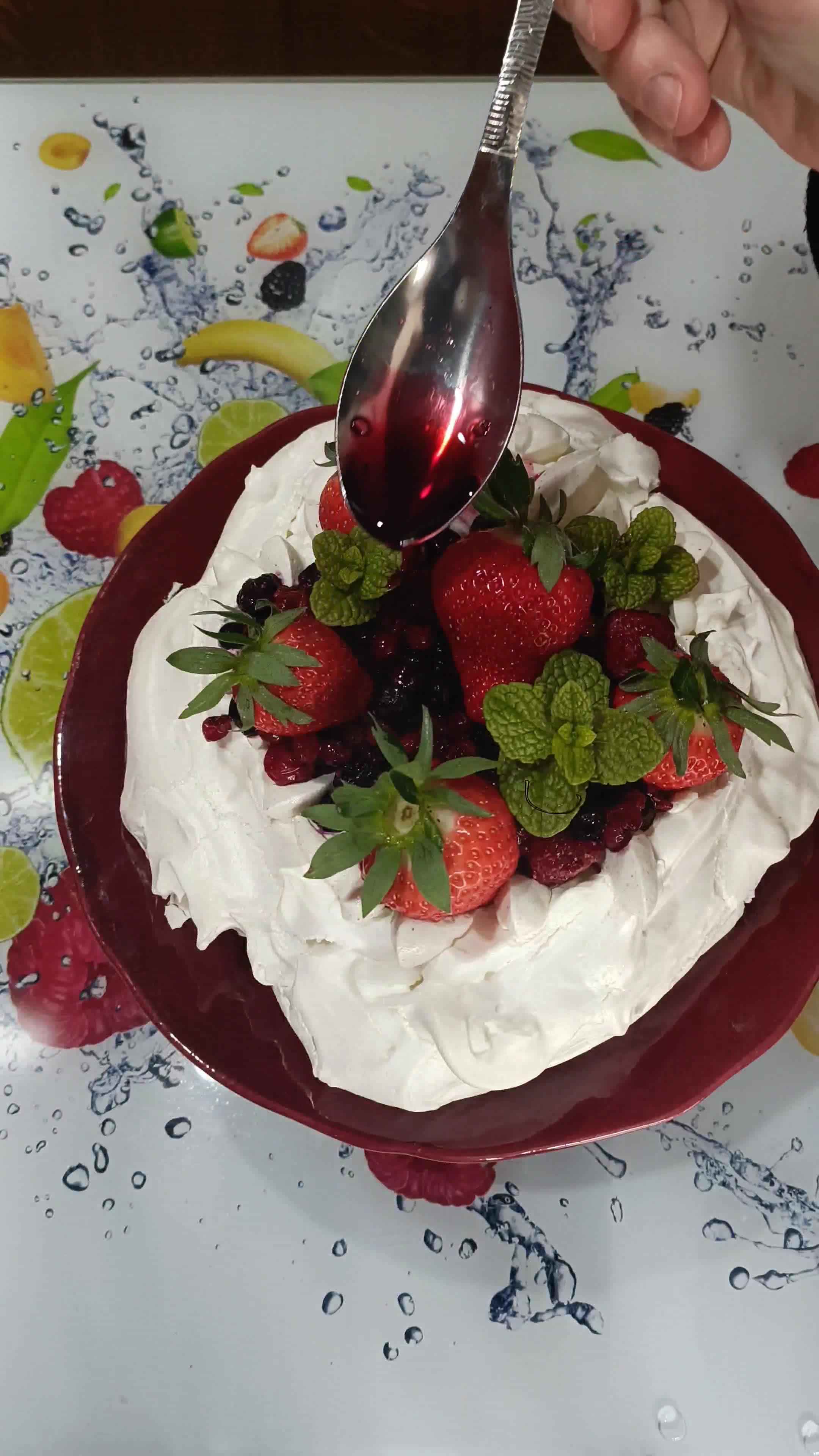 Une image de l'étape 13 de 🍓Pavlova Fraise et chantilly coco vanille.