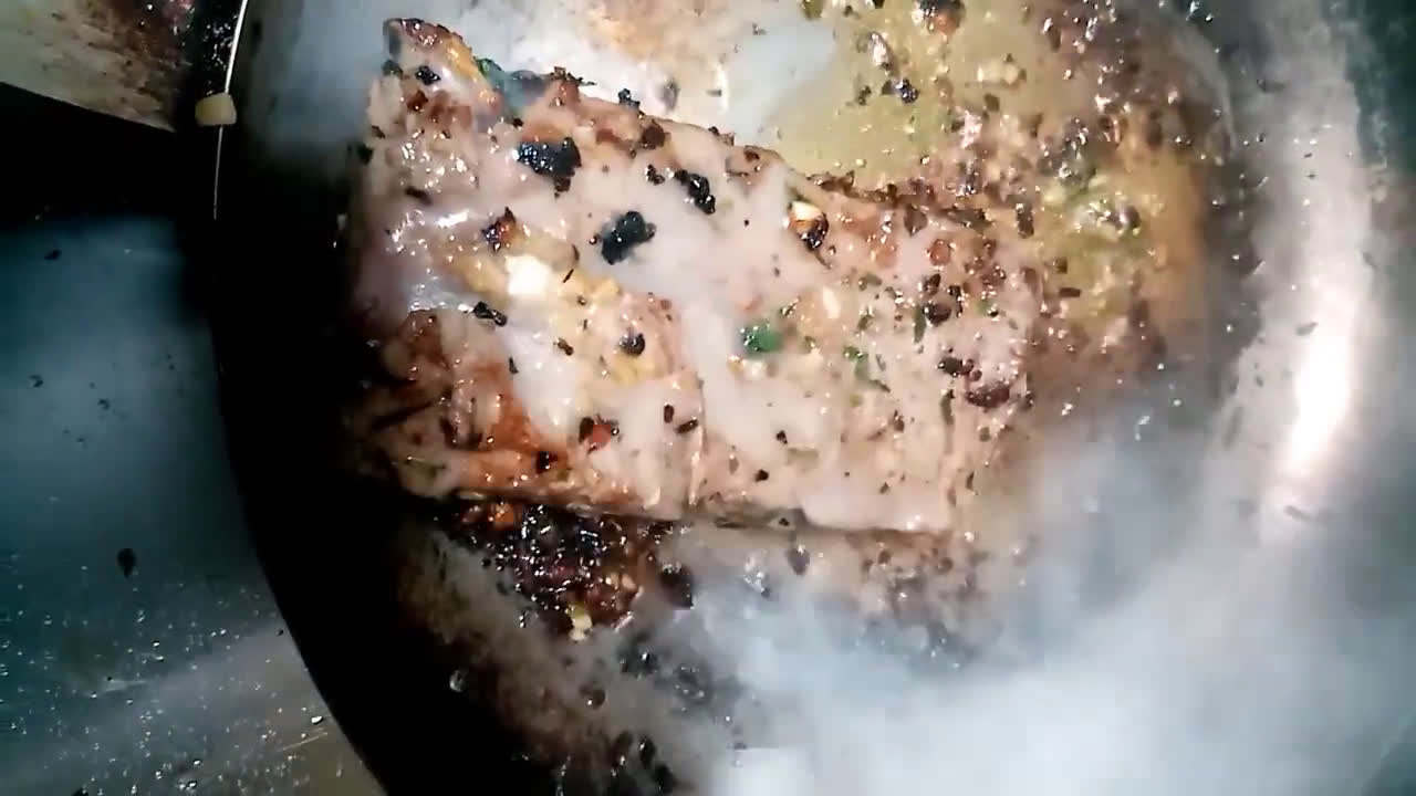 Foto del paso 4 de la receta: Filete de res al perejil, con papas rústicas