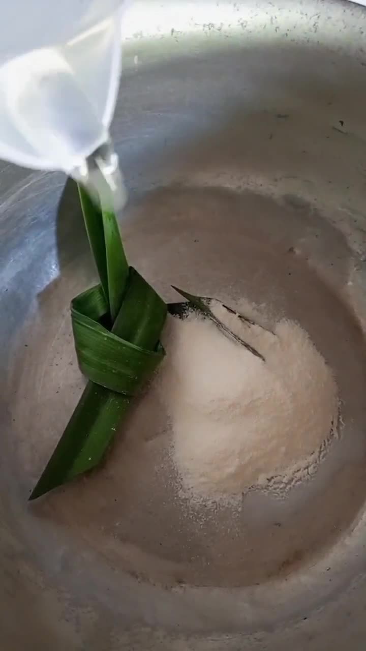 Foto langkah ke 3 dari resep Klepon Kuah Santan Kental.