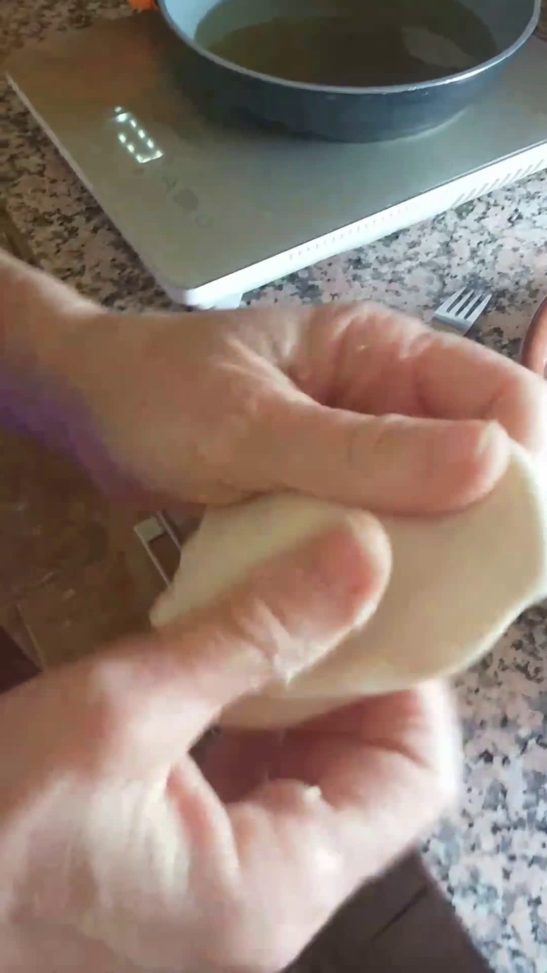 Foto del paso 2 de la receta: Tortas manchegas de mi abuela