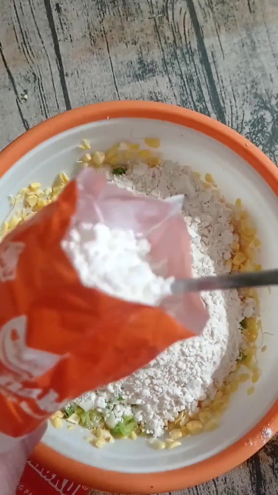 Foto langkah ke 3 dari resep Bakwan Jagung.