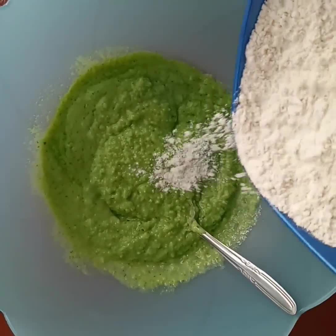 Foto langkah ke 3 dari resep Pancake Nasi Gulung Isi Cokelat Keju.