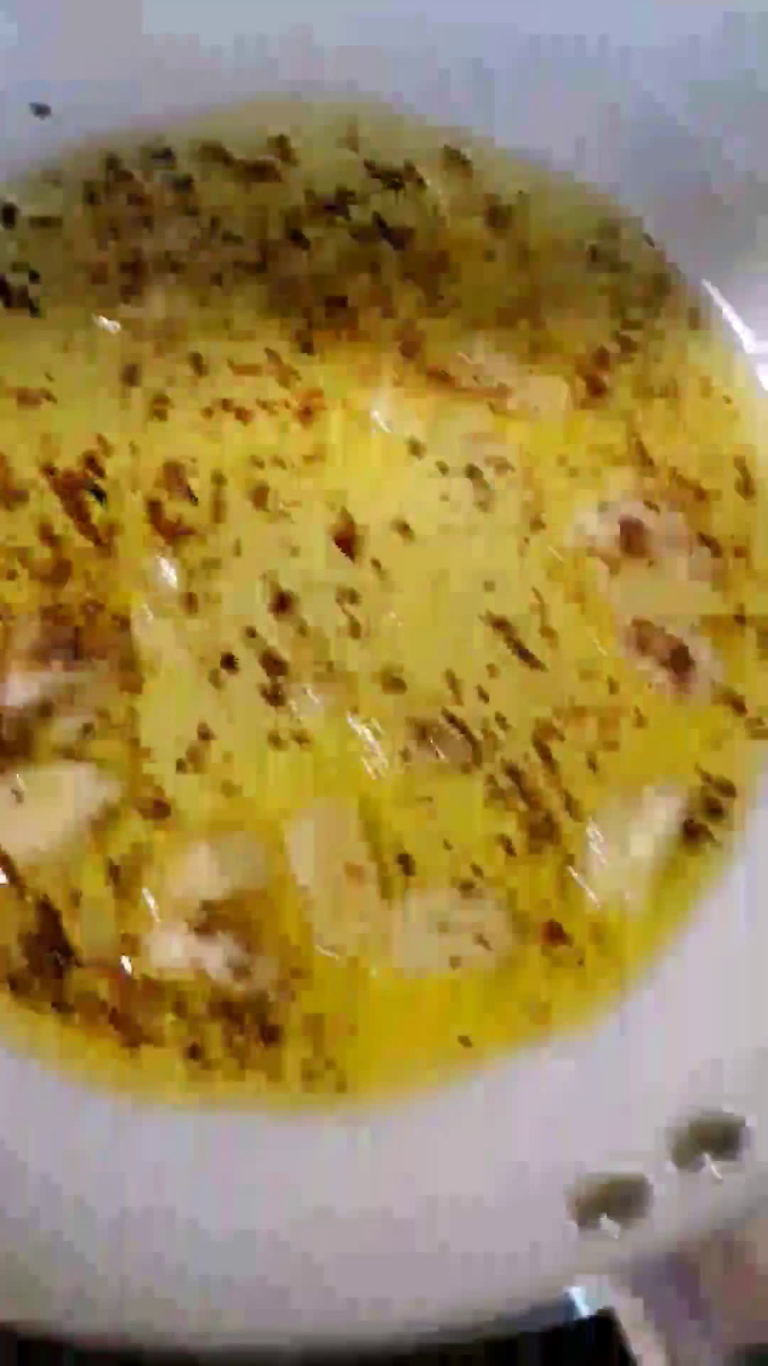 A picture of step 2 of Spaghetti Aglio e Olio.