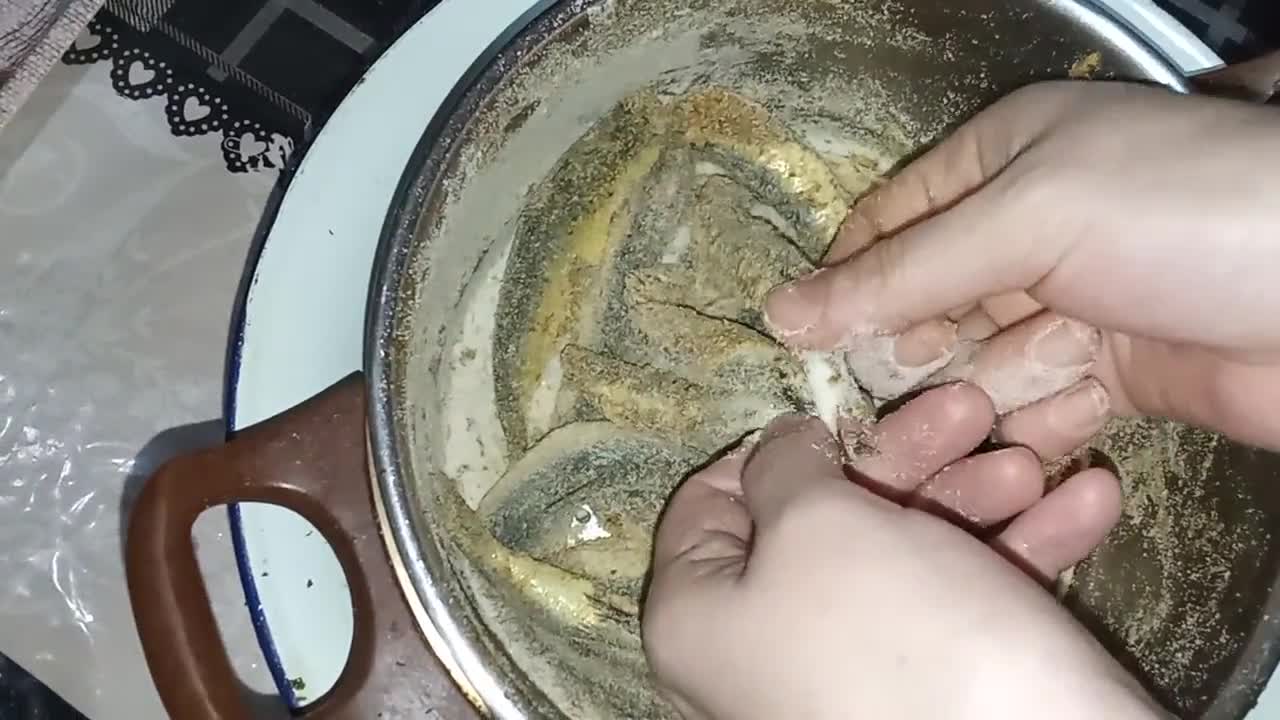 صورة لخطوة 3 من وصفة سردين مقلي 😋🐟😋