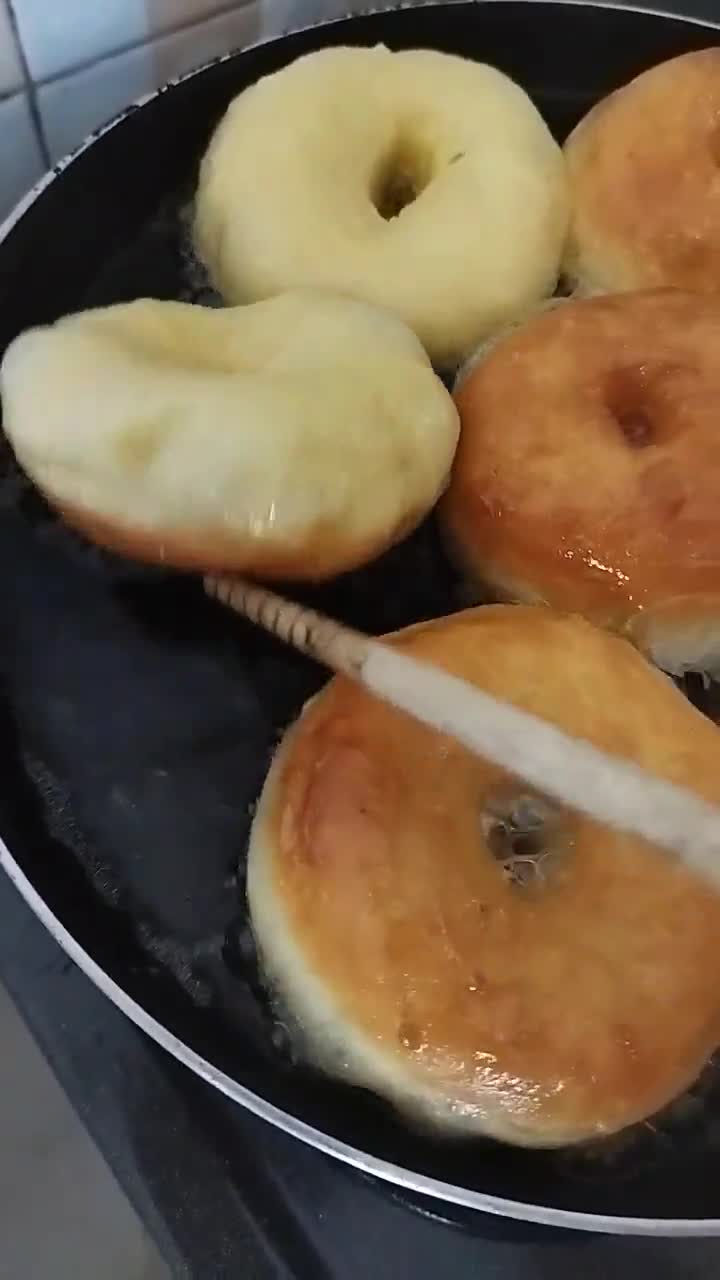 Foto langkah ke 6 dari resep Donat Tanpa Kentang.
