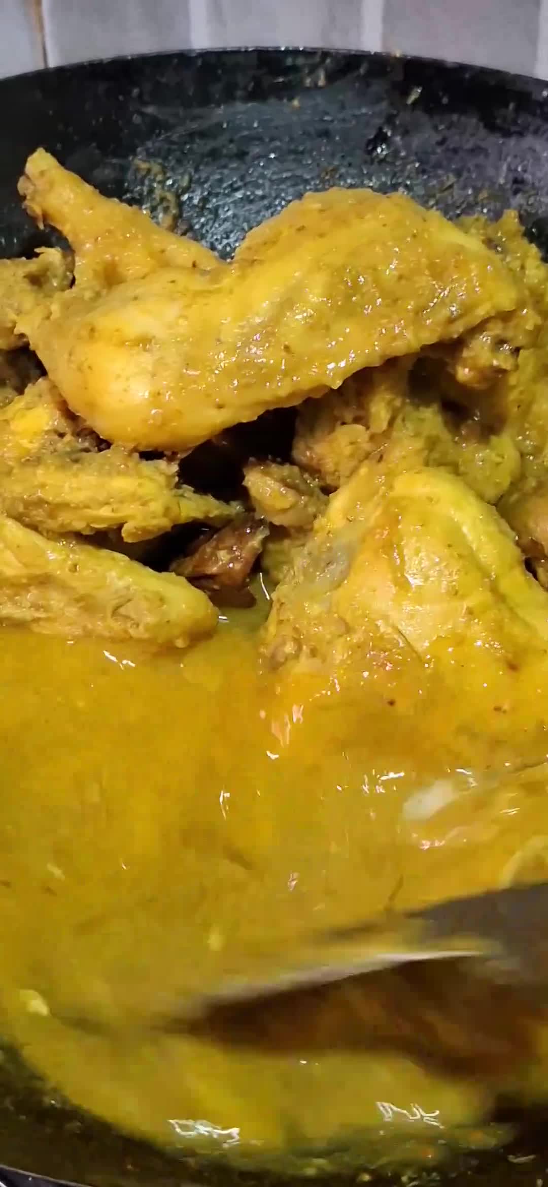 Foto langkah ke 3 dari resep Ayam Goreng Telur Padang.