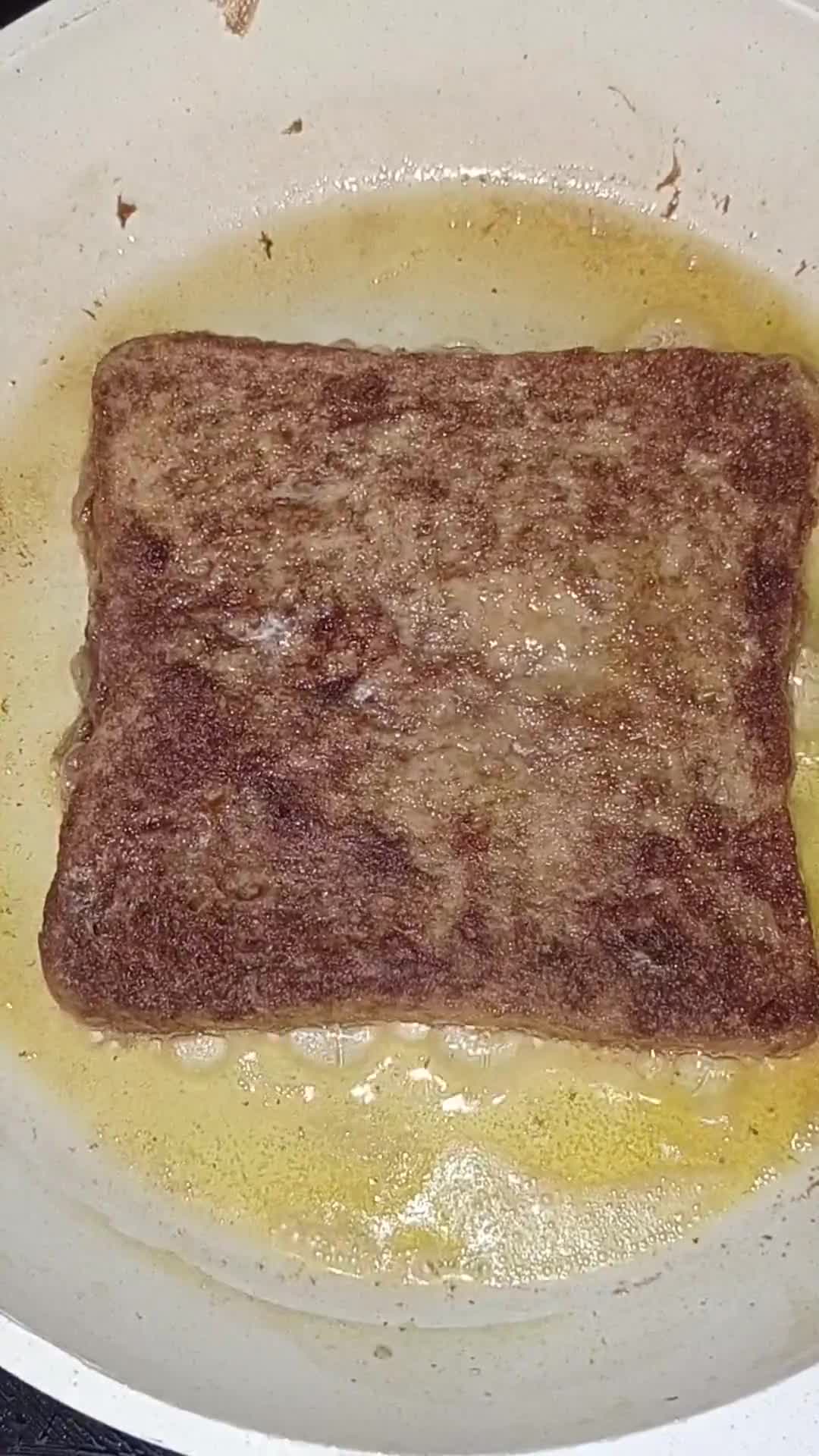 Foto langkah ke 4 dari resep Choco Lava Toast.