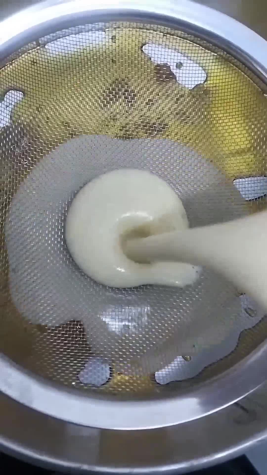 Gambar langkah 2 resipi Kek karemel pisang.