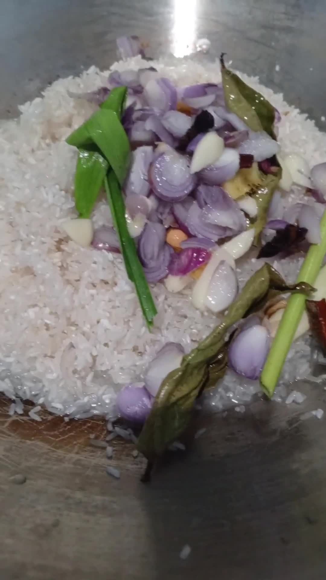 Foto langkah ke 1 dari resep Nasi Kuning Kukus.