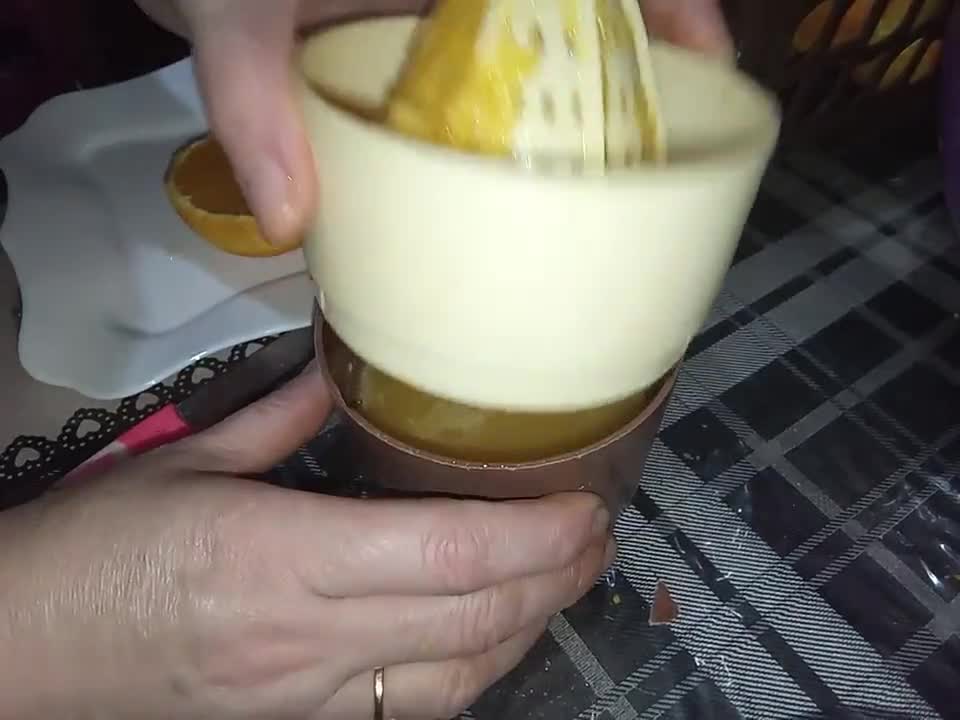 صورة لخطوة 3 من وصفة مركز البرتقال 🍊
