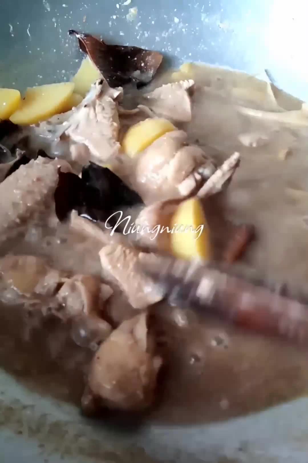 Foto langkah ke 4 dari resep Opor Ayam Nanas Khas Palembang.