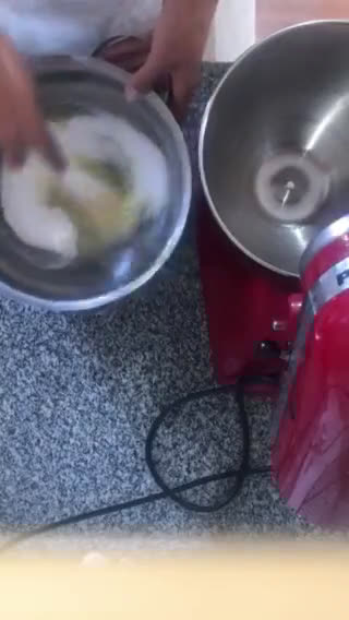 Foto del paso 1 de la receta: Cocadas ! Merengue y coco no más ♥️🥰 sin tacc