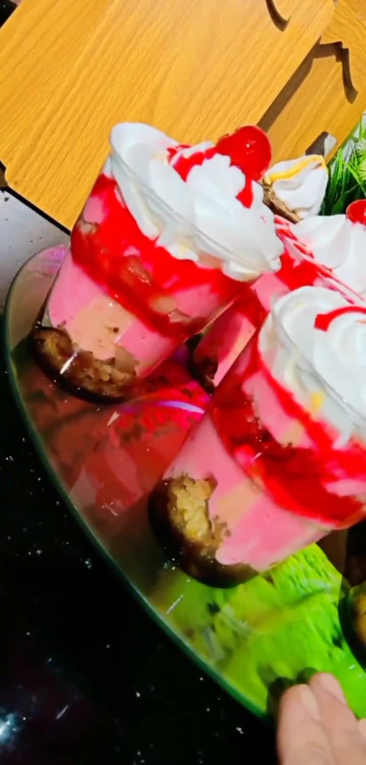 صورة لخطوة 1 من وصفة تحلية كؤوس أومباسادور بذوقين❤️ شوكولا، فراولة