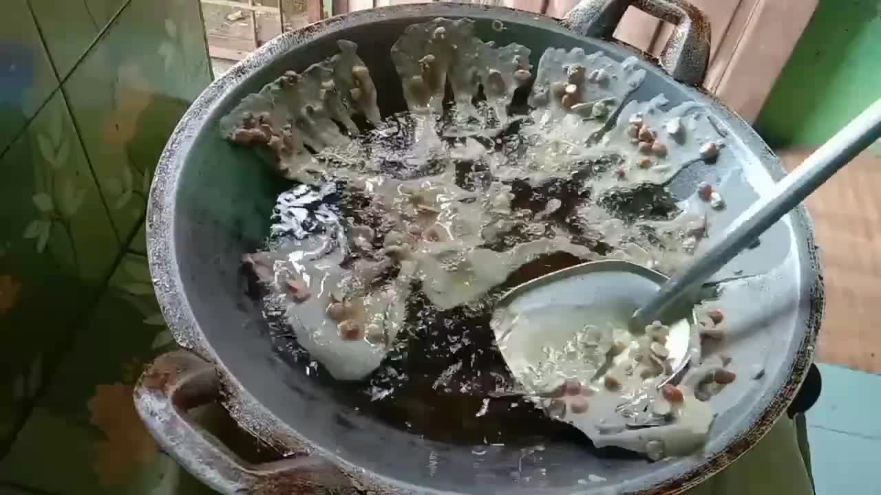 Foto langkah ke 3 dari resep Peyek Kacang Tanah Lebih Renyah Dengan Tepung Sagu.