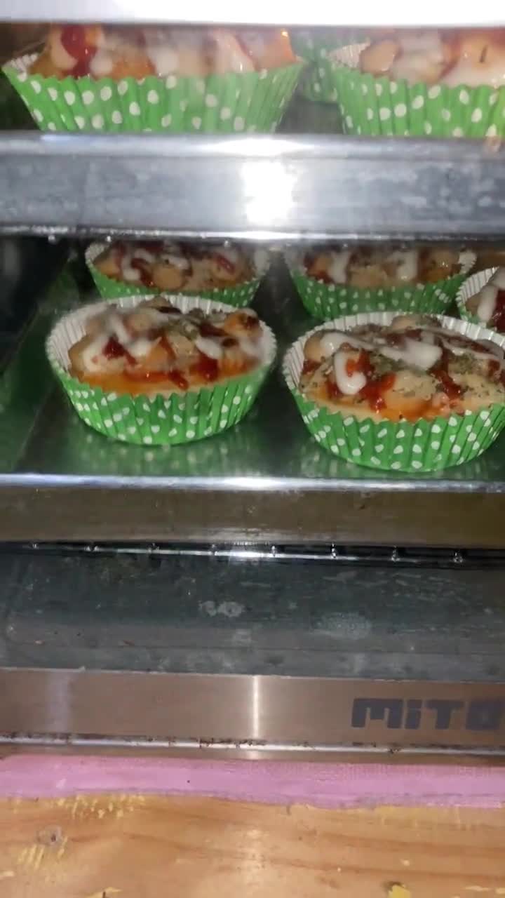 Foto langkah ke 7 dari resep Mini Pizza Empuk.