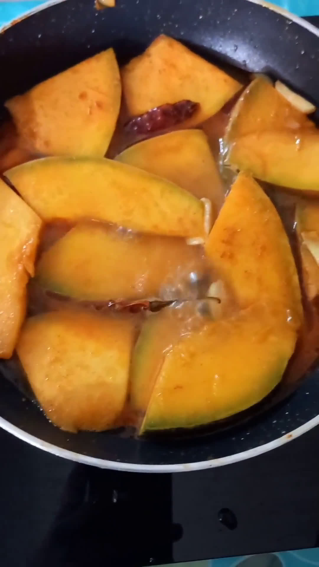 খোসা ও বিচি সহ মিস্টি কুমড়ার নিরামিষ রেসিপির ধাপ 3 ছবি