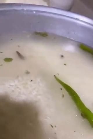 صورة لخطوة 2 من وصفة الذ مندي بالدجاج المنزلي