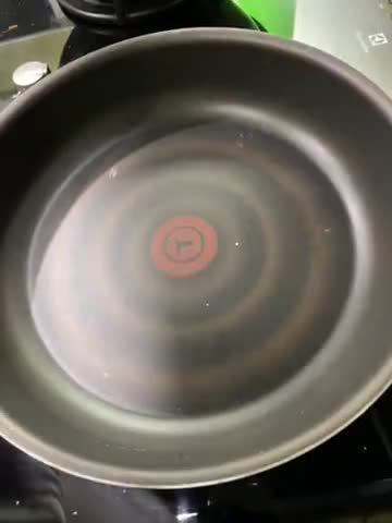 Gambar langkah 2 resipi Roti Jala 6 bahan.
