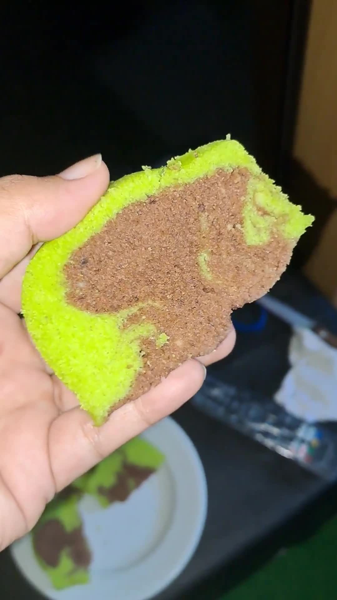 Foto langkah ke 8 dari resep Bolu Marmer Pandan Cokelat Kukus Endesss.