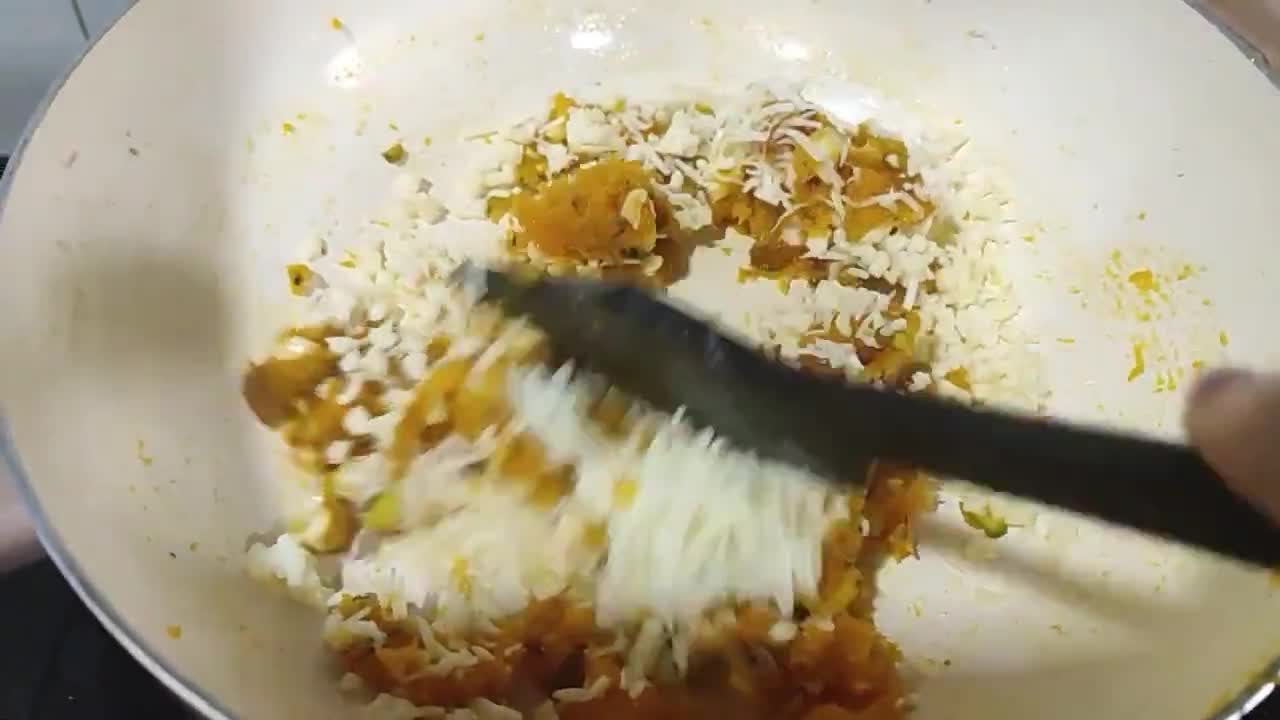 A picture of step 4 of Mango Cheese Fried Modak.