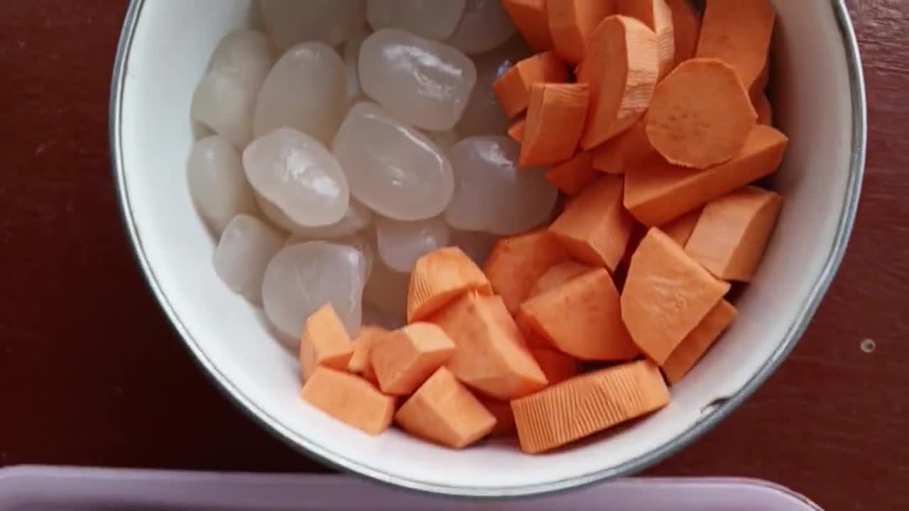 Foto langkah ke 1 dari resep Kolak Melon Ubi Oranye.