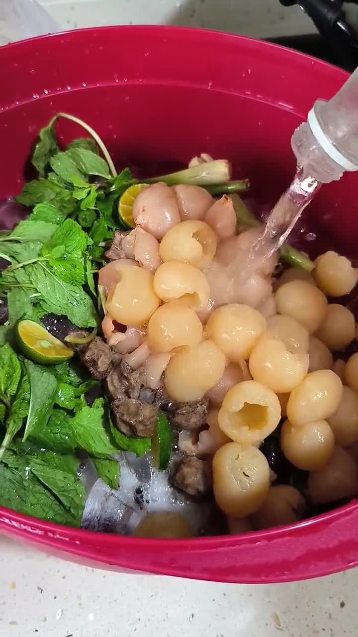 Gambar langkah 3 resipi Soda herbs.