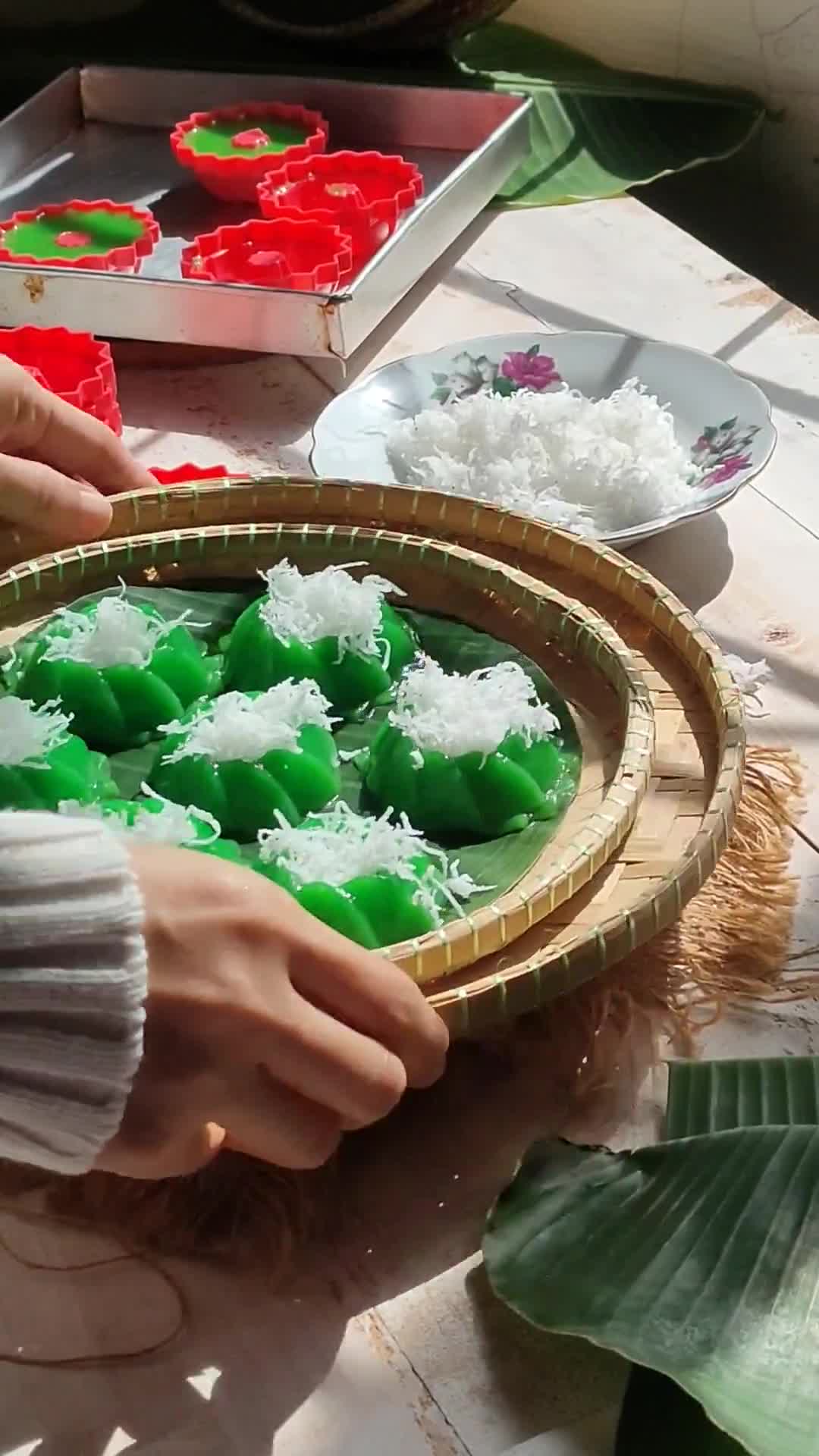 Gambar langkah 7 resipi Kuih Kaswi Pandan.