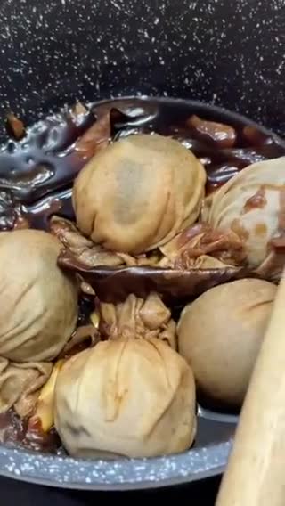 Foto langkah ke 5 dari resep Telur Batik Bacem Nikmat.