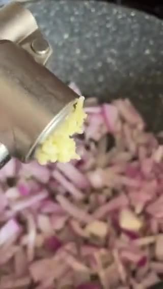 Foto del paso 3 de la receta: Espirales con panceta salada ibérica, para comer en familia