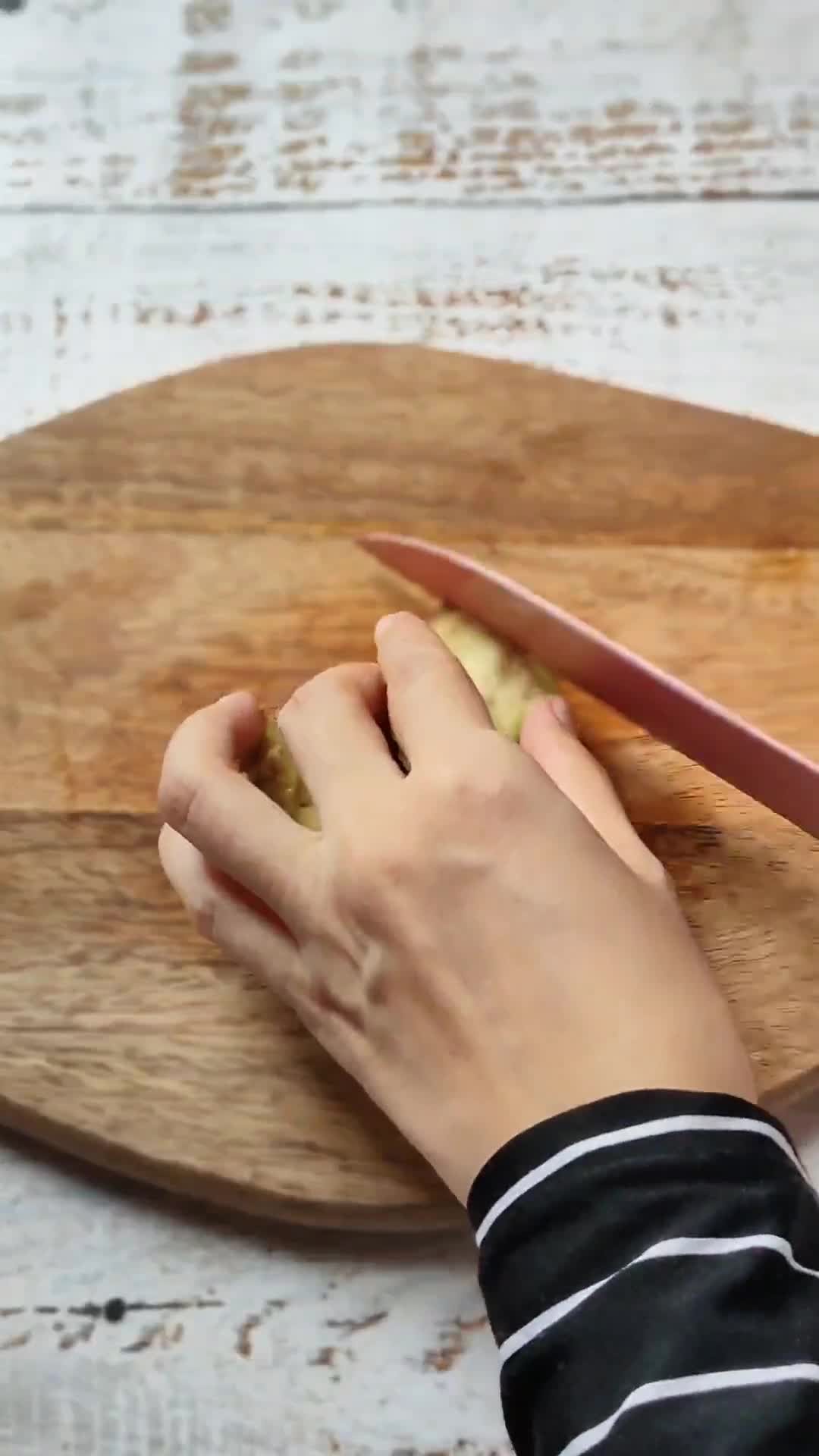 Gambar langkah 5 resipi Salad Campuran Avocado Sosej Pasta.