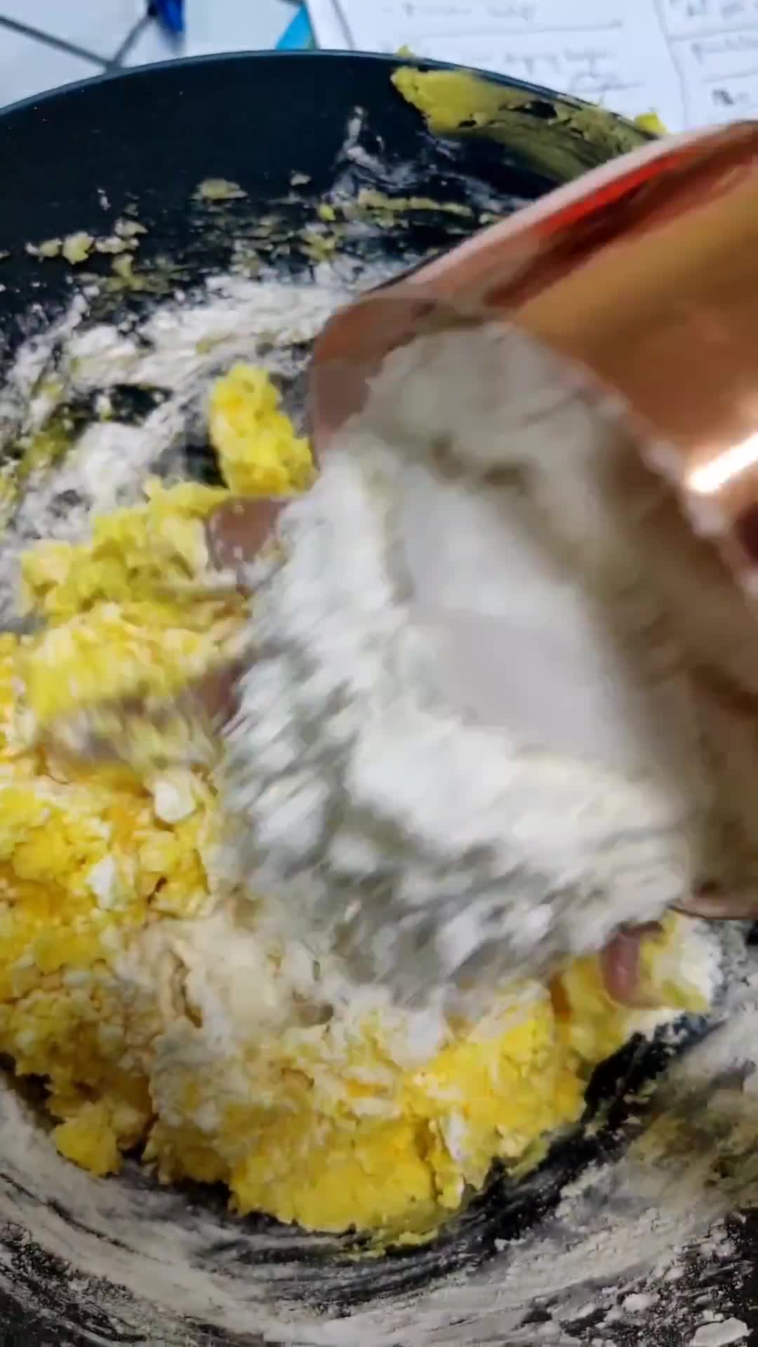 Gambar langkah 4 resipi Biskut Sarang Semut.