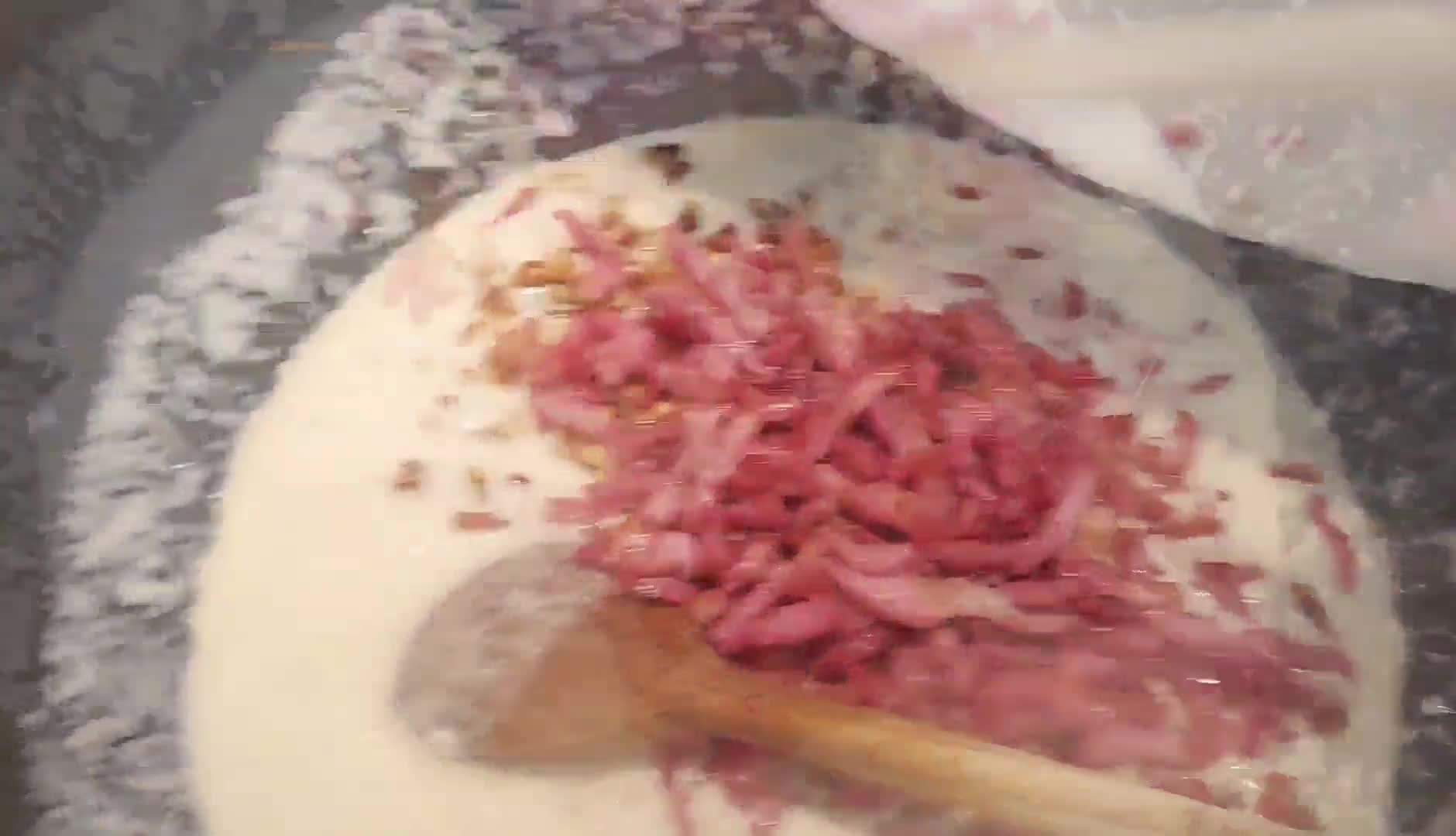 Une image de l'étape 6 de Pâtes à la crème de gorgonzola, lardons et noix.
