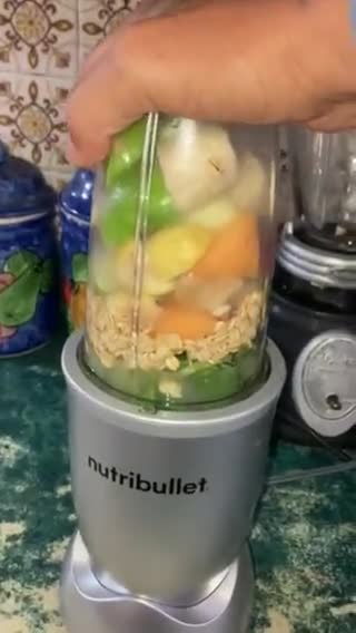 Foto del paso 3 de la receta: Jugo Verde con Espinacas y Frutas de Temporada con Avena
