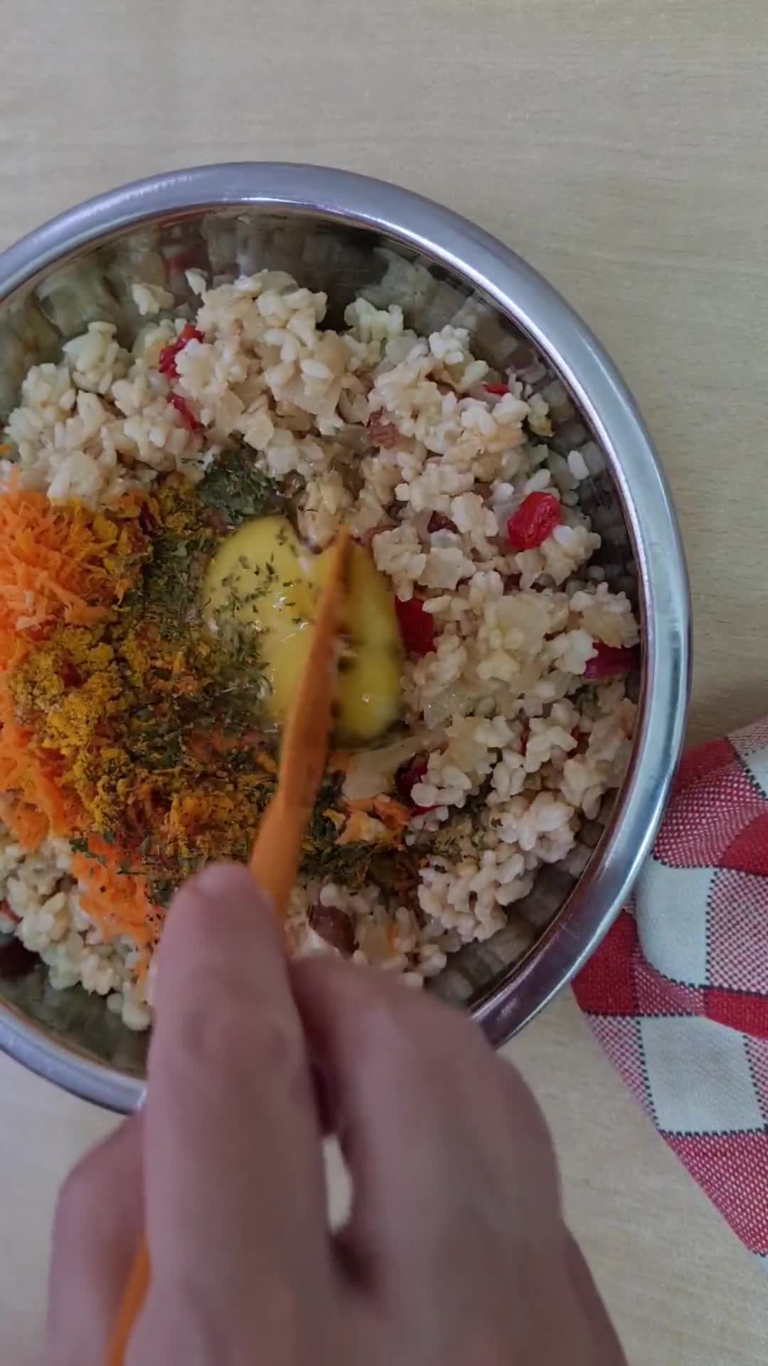 Foto del paso 2 de la receta: Hamburguesas de arroz yamaní, jengibre fresco y almendras 🍚🥚🧀 Veggie burger 🍔
