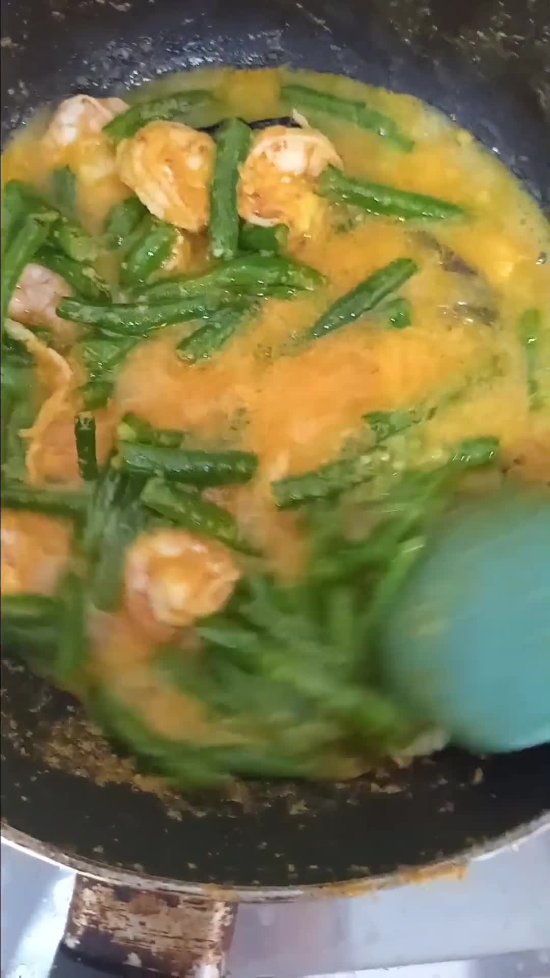 Foto langkah ke 6 dari resep Kacang panjang udang masak santan.
