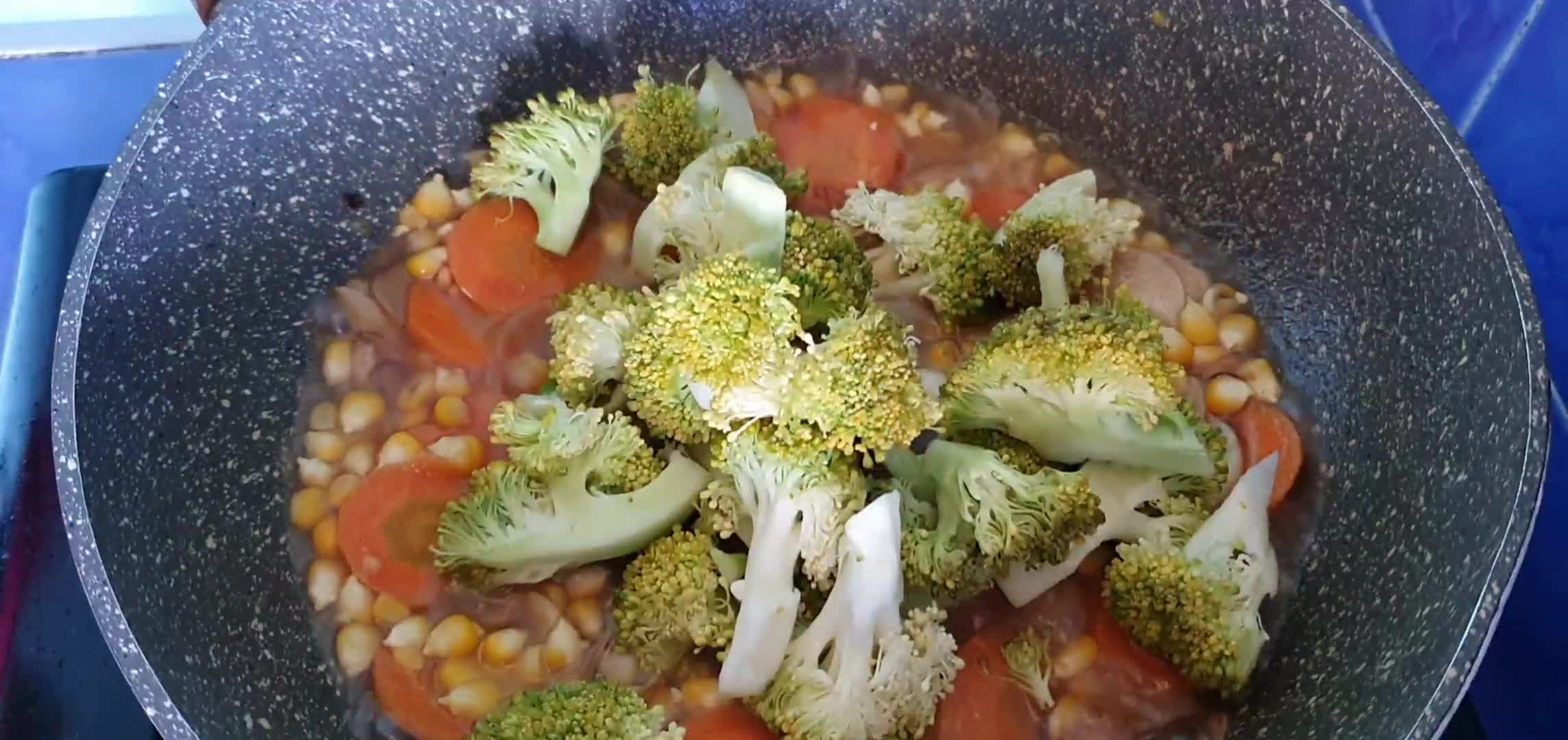 Foto langkah ke 3 dari resep Capcay Sosis Bakso.