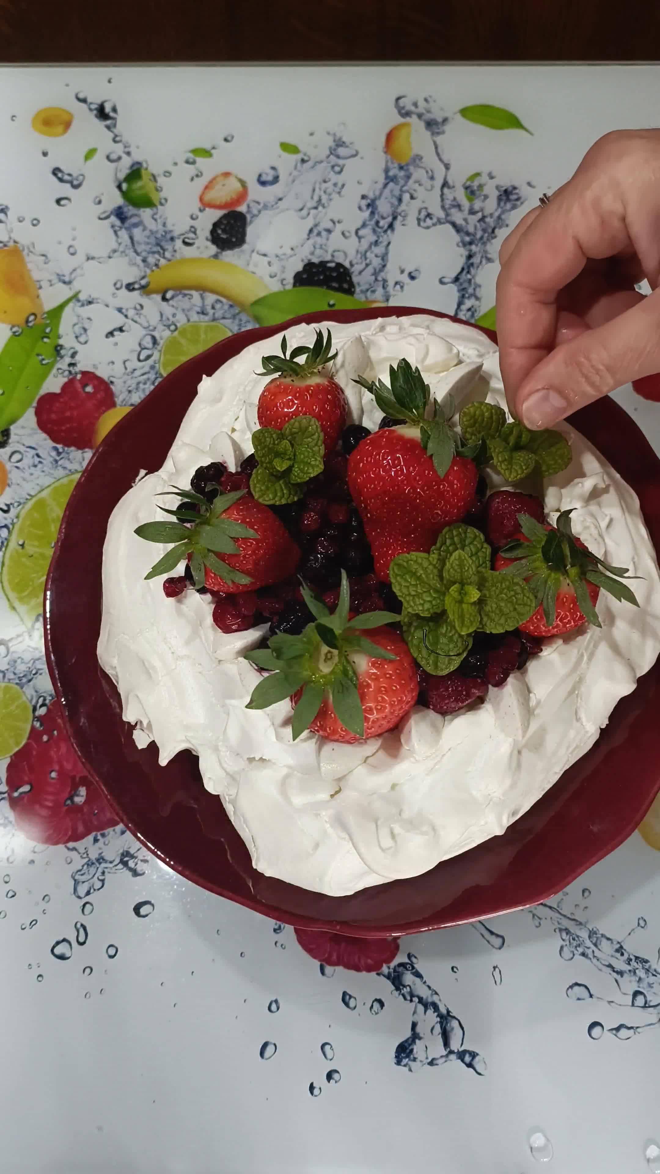 Une image de l'étape 11 de 🍓Pavlova Fraise et chantilly coco vanille.