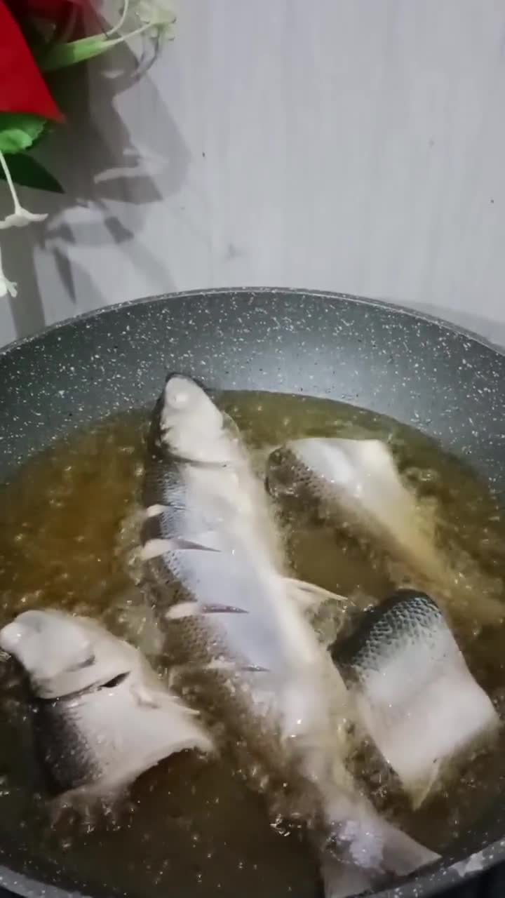 Foto langkah ke 1 dari resep Ikan Bandeng Bumbu Kuning.