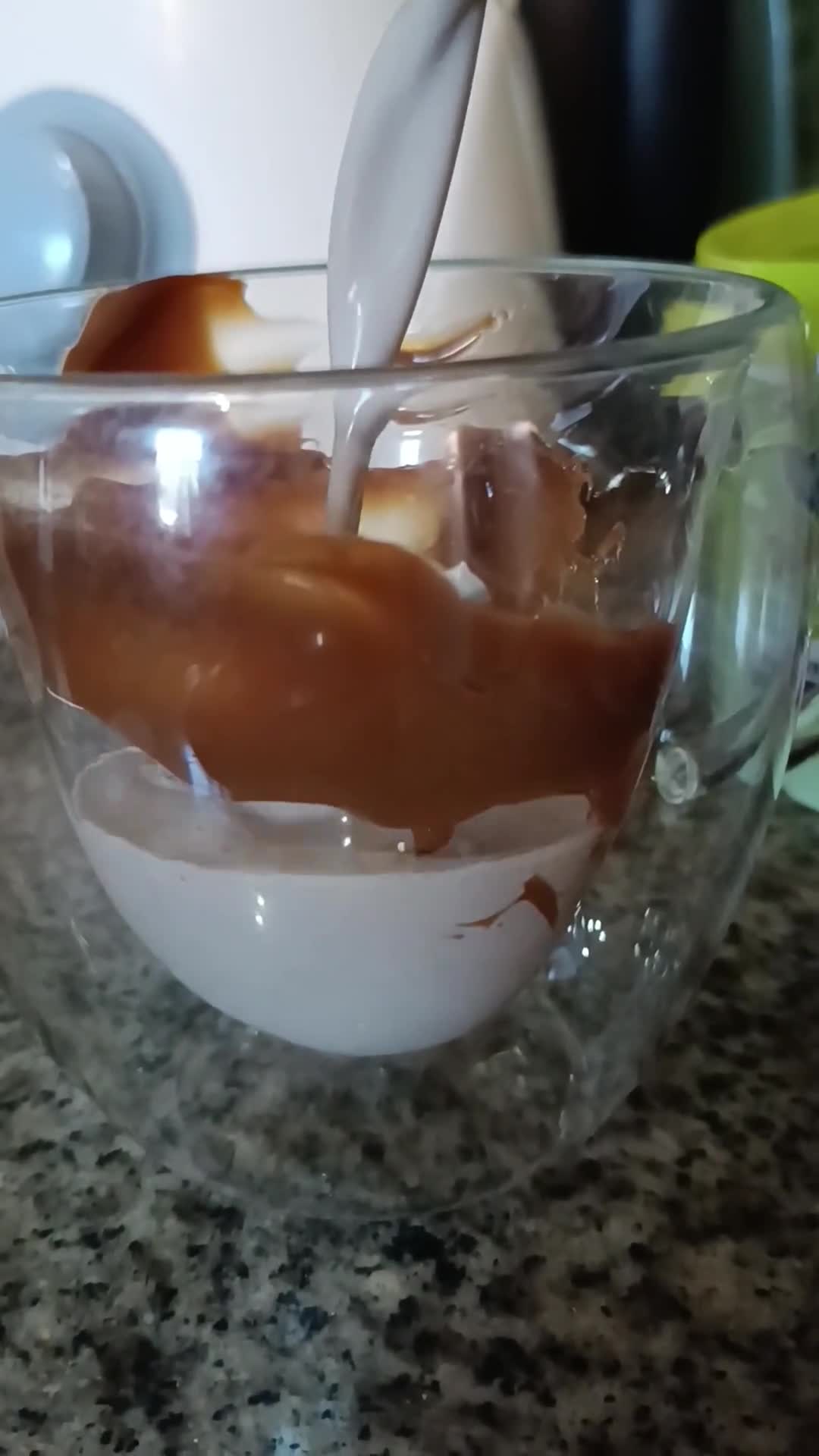 Foto del paso 3 de la receta: Café frío con pasta de maní y dulce de leche