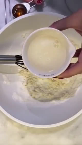 Foto del paso 1 de la receta: Hot cakes de harina de arroz sin gluten y sin azúcar